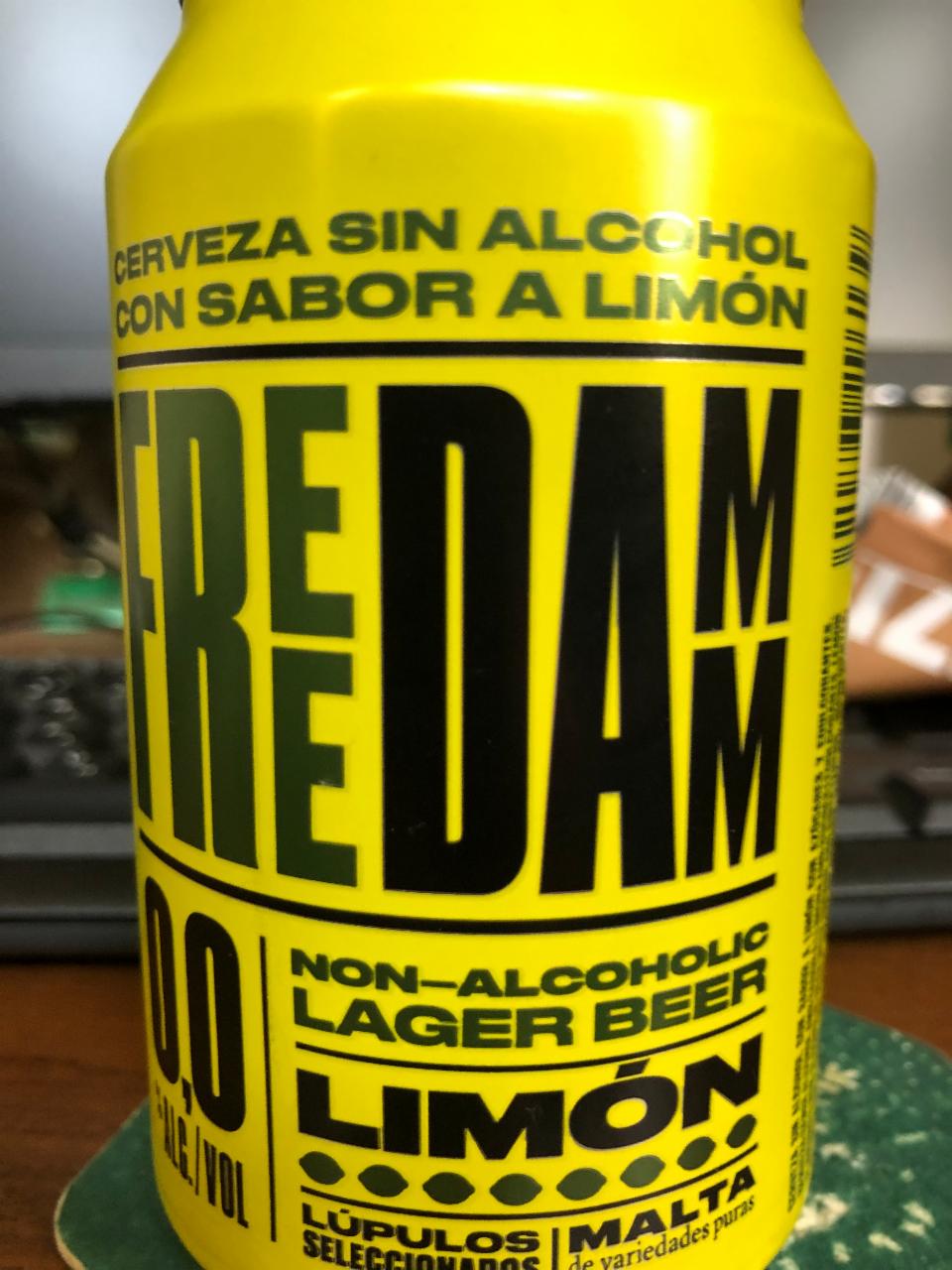 Fotografie - Free Damm Limón Lager Beer