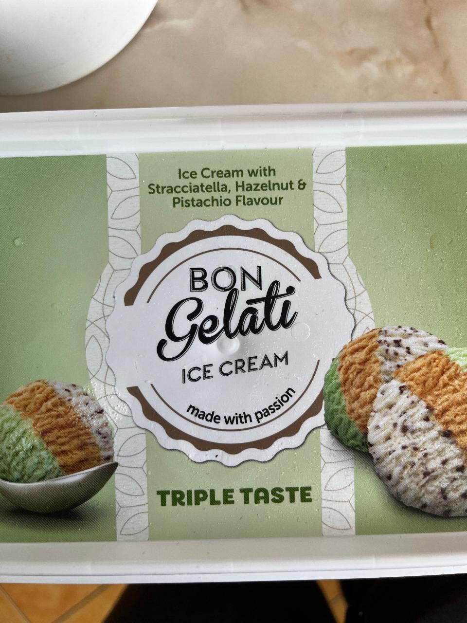 Fotografie - Triple Taste Ice cream with Stracciatella, Hazelnut & Pistachio Bon Gelati