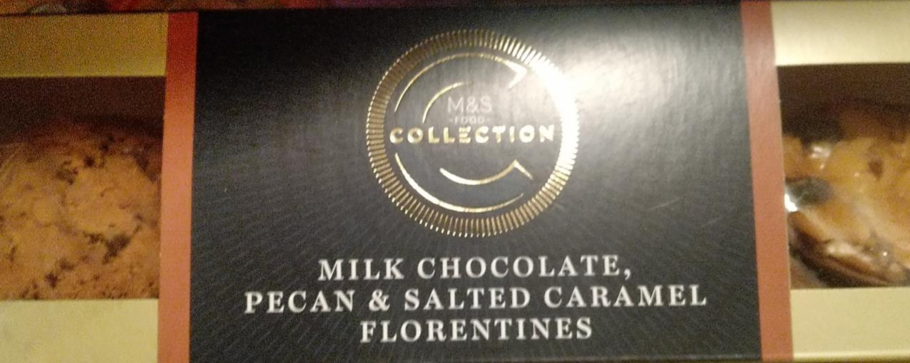 Fotografie - Milk chocolate, pecan & salted caramel florentines