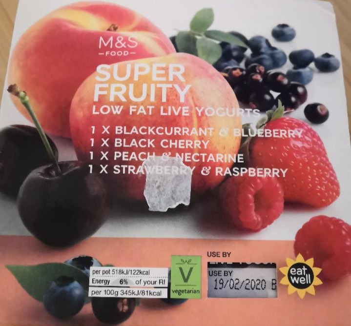 Fotografie - super fruity low fat live yogurts Marks&Spencer