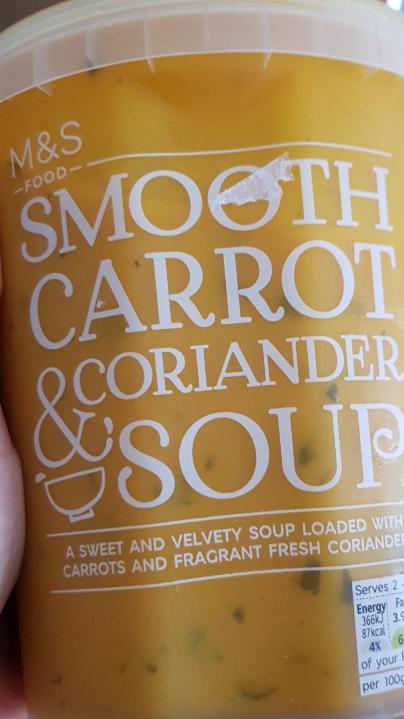 Fotografie - mrkvová polévka s koriandrem Marks&Spencer