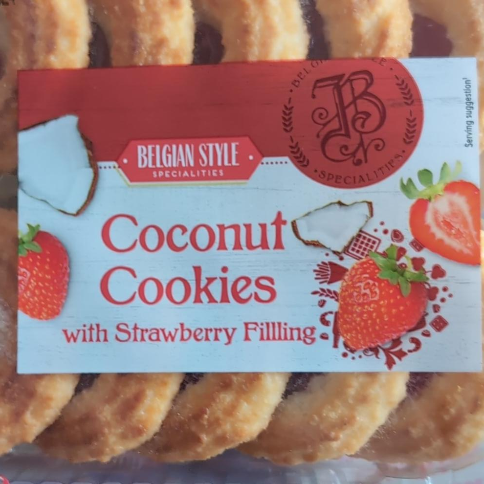 Fotografie - Coconut Cookies with strawberry filling Belgian Style