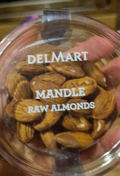 Fotografie - raw Almonds - Delmart