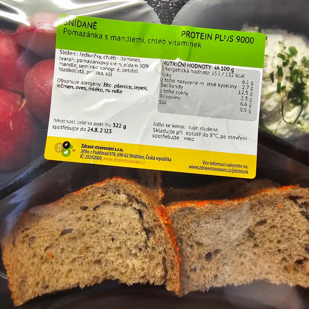 Fotografie - Pomazánka s mandlemi, chléb vitamínek Zdravé stravování