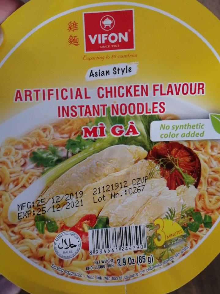 Fotografie - Artificial chicken flavour instant noodles Mì Gà Vifon
