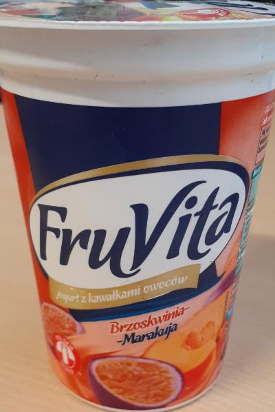 Fotografie - Jogurt z kawałkami owoców Brzoskwinia-Marakuja FruVita