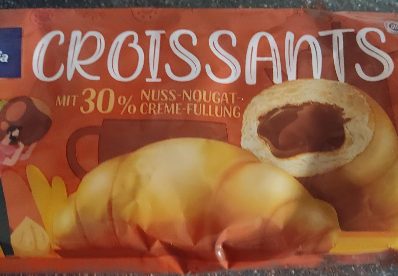 Fotografie - Croissant mit 30% Nuss Nougat Creme Fullung Biscoteria