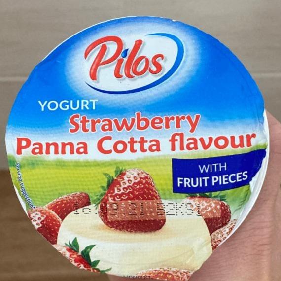 Fotografie - Yogurt Strawberry Panna Cotta flavour with fruit pieces Pilos