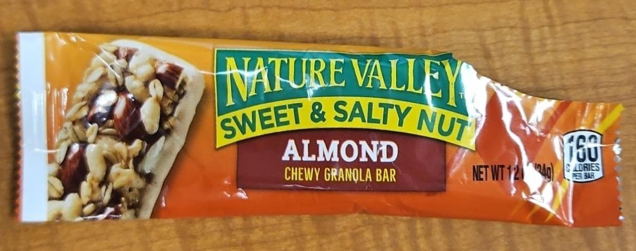 Fotografie - Sweet & Salty Nut Almond Chewy Granola Bar Nature Valley