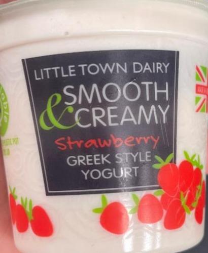 Fotografie - Smooth & Creamy Strawberry greek style yogurt Little town dairy