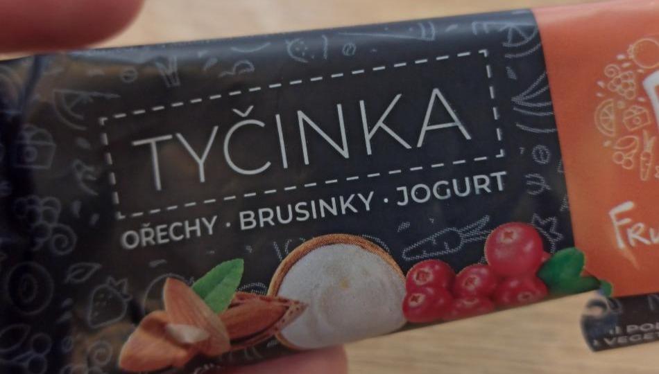 Fotografie - Tyčinka ořechy brusinky jogurt Fruitisimo