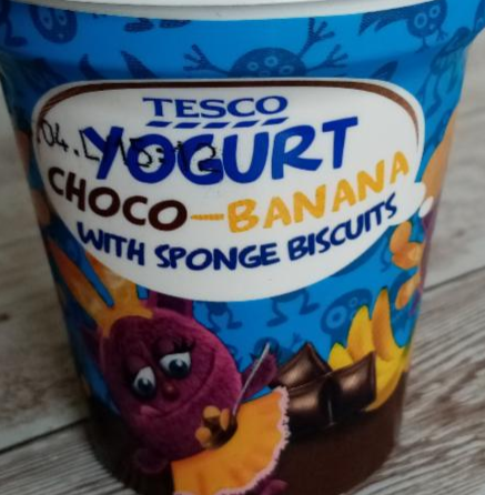 Fotografie - Yogurt choco-banana with sponge biscuits Tesco