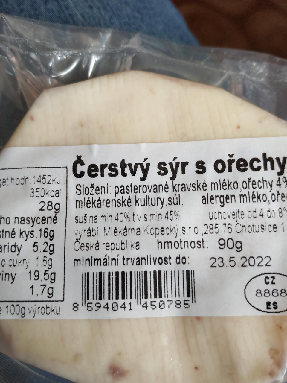 Fotografie - Čerstvý sýr s ořechy Mlékárna Kopecký