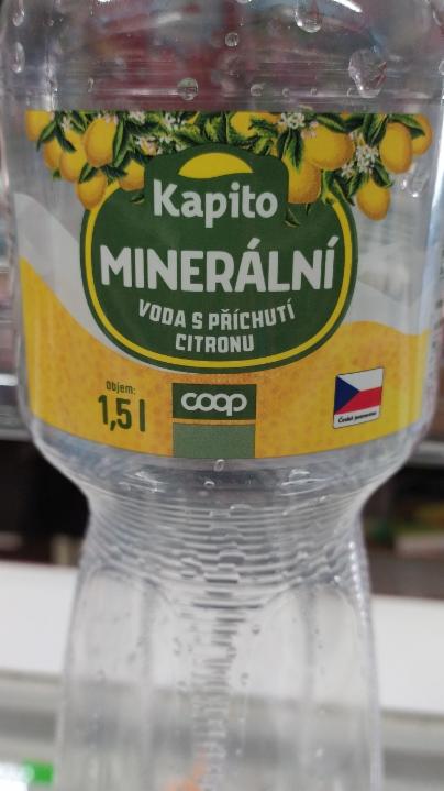 Fotografie - minerální voda s příchutí citronu Kapito