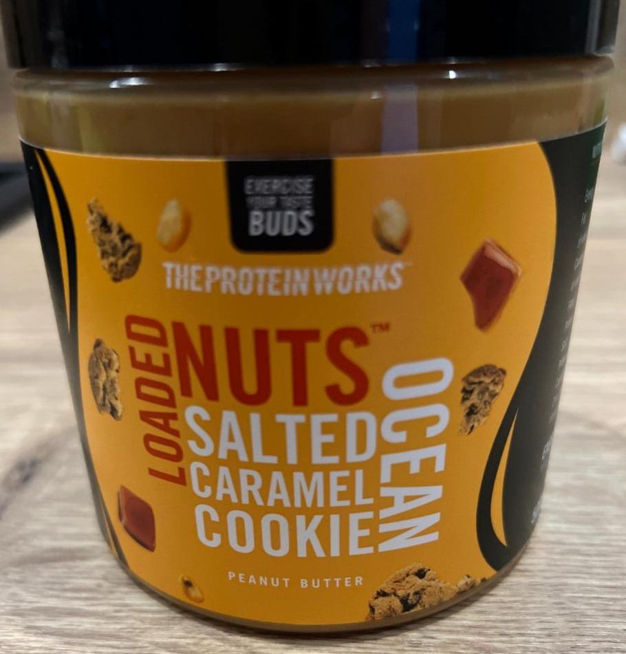 Fotografie - Loaded Nuts Salted Caramel Cookie Ocean The Protein Works