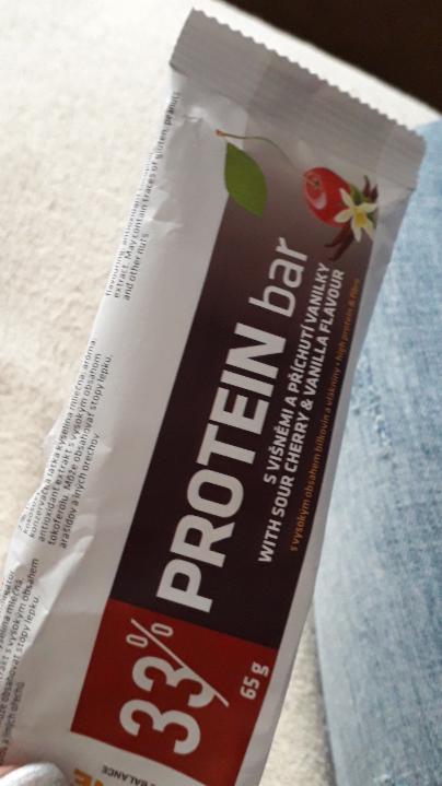 Fotografie - protein bar 33% višeň a vanilka Isoline