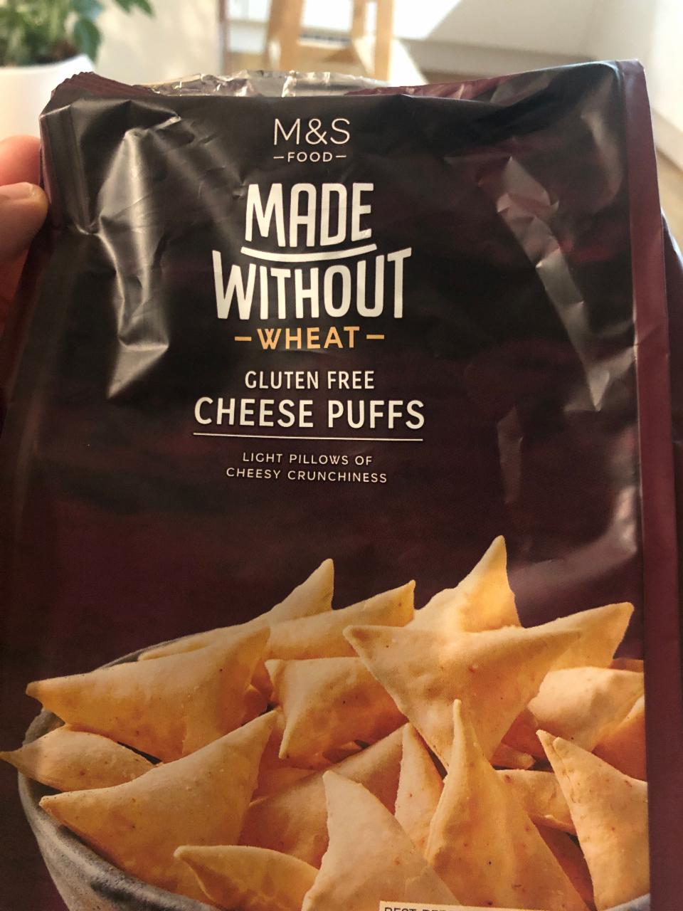 Fotografie - Cheese Puffs bramborový snack s goudou bezlepkový M&S