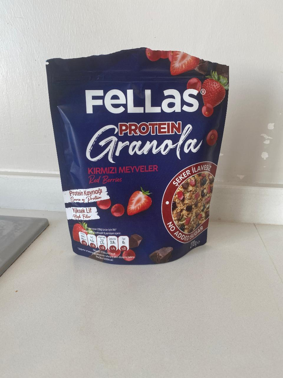 Fotografie - Protein granola with red berries Fellas