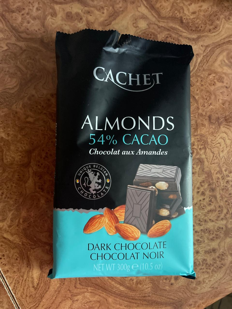 Fotografie - dark chocolate 54% with almonds Cachet