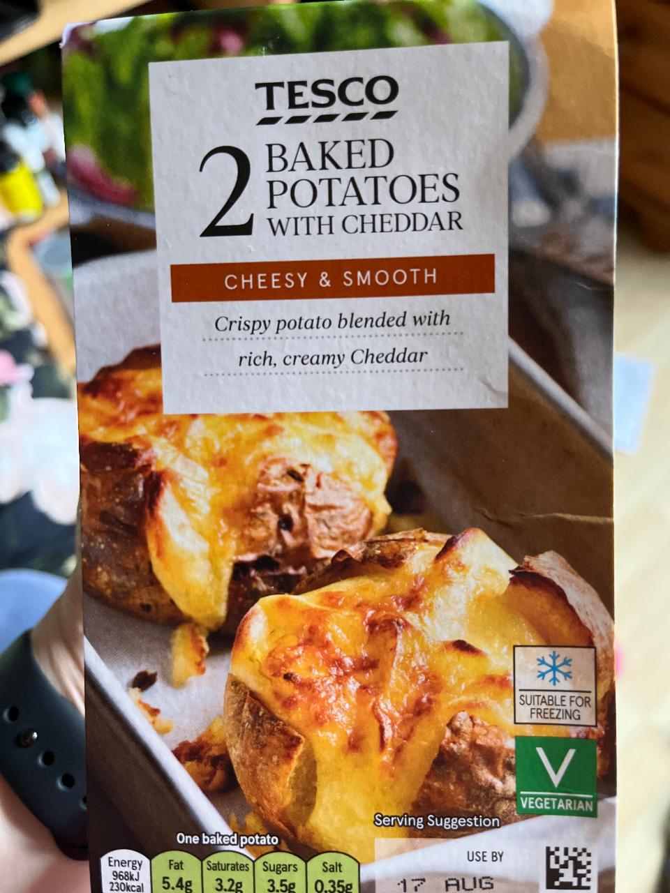 Fotografie - Baked potatoes with cheddar Tesco