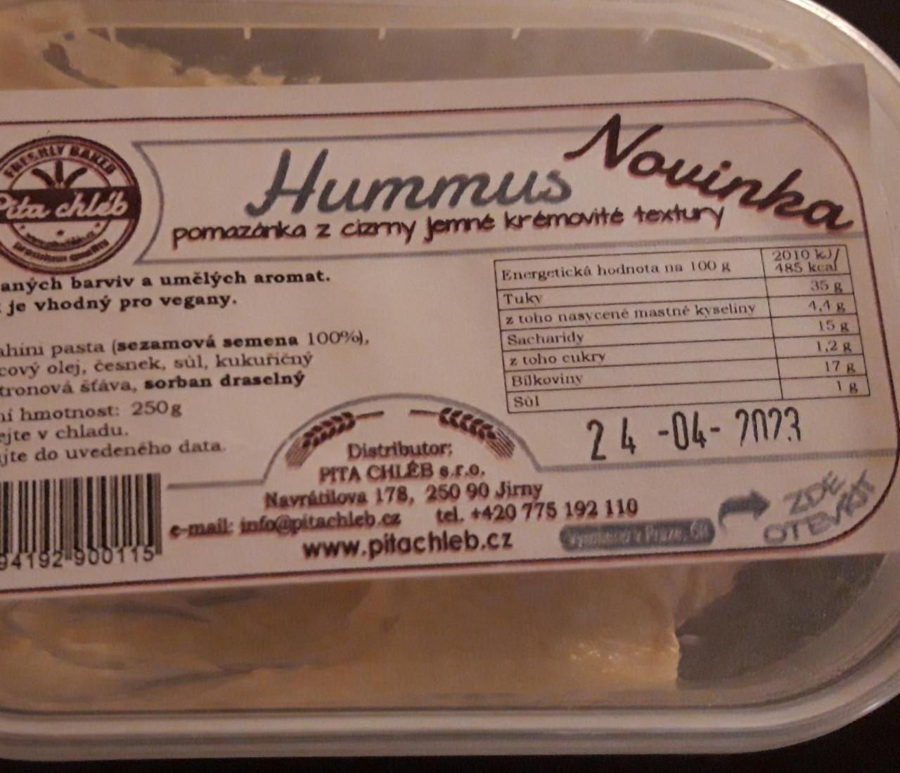 Fotografie - Hummus pomazánka z cizrny jemné krémovité textury Pita chléb