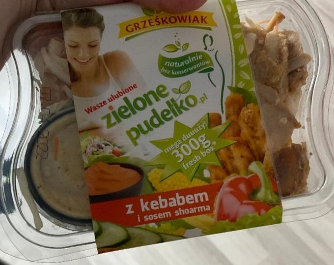 Fotografie - Zielone pudełko z kebabem i sosem shoarma Grześkowiak