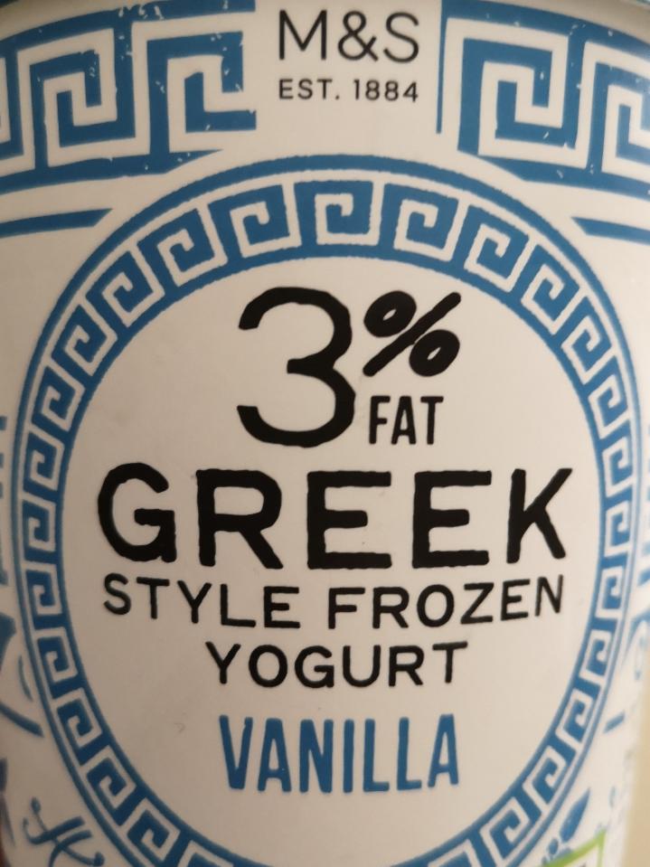 Fotografie - Greek style frozen yogurt vanilla 3% fat Marks & Spencer