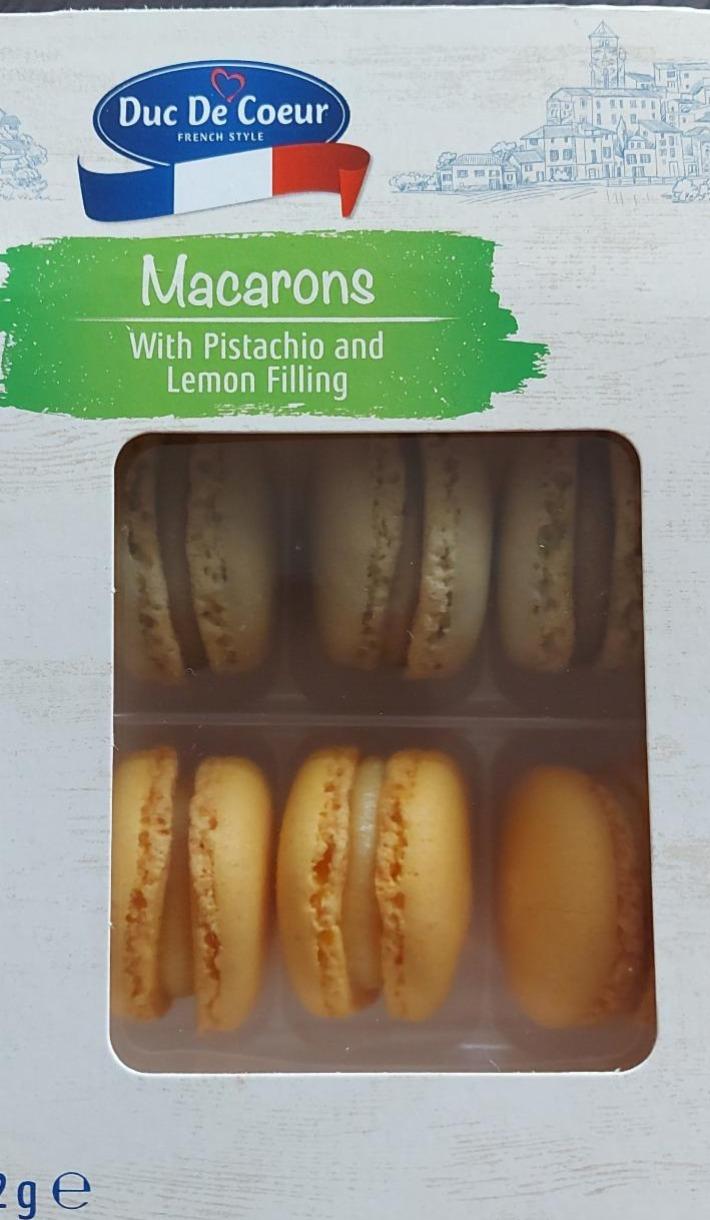 Fotografie - Macarons with Pistachio and Lemon Filling Duc De Coeur