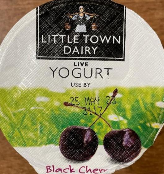 Fotografie - Live yogurt Black Cherry Little town dairy