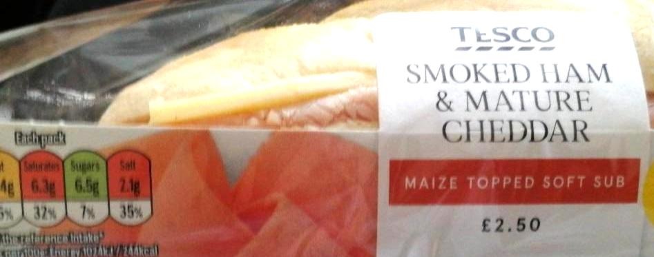 Fotografie - Smoked ham & mature cheddar maize topped soft sub Tesco