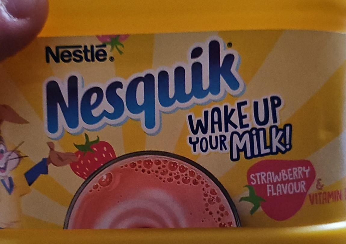 Fotografie - Nesquik Wake up your milk! Strawberry flavour Nestlé