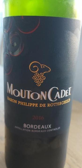 Fotografie - Mouton Cadet Baron Philippe De Rothschild Bordeaux Red