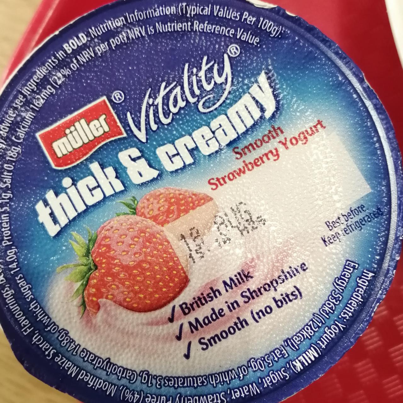 Fotografie - Smooth Strawberry Yogurt thick & creamy Müller