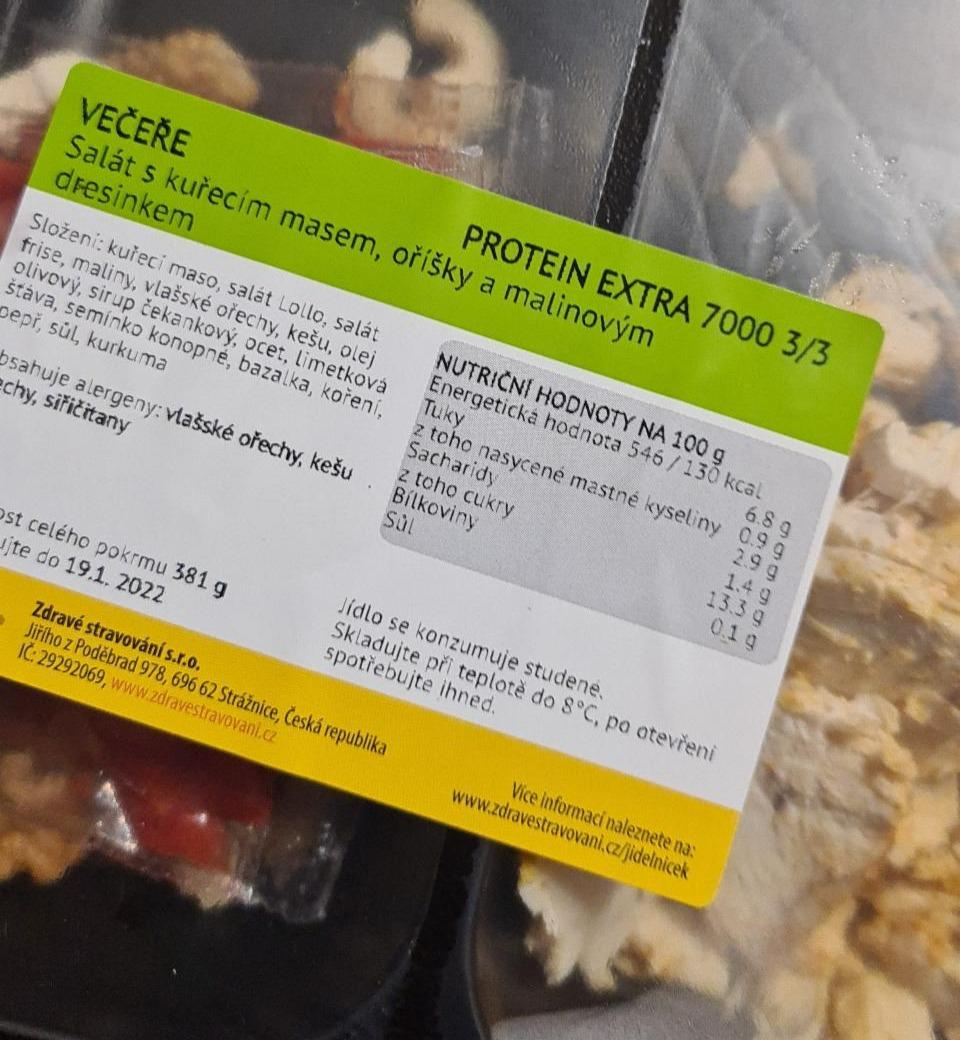 Fotografie - Salát s kuřecím masem, oříšky a malinový dresinkem Protein extra Zdravé stravování 
