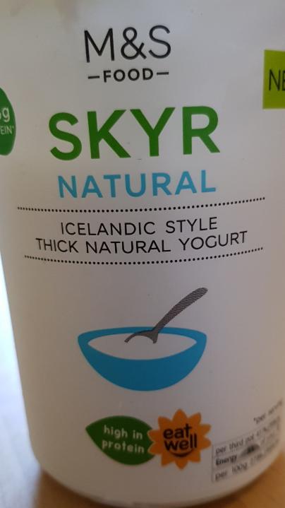 Fotografie - Skyr natural icelandic style thick natural yogurt Marks & Spencer