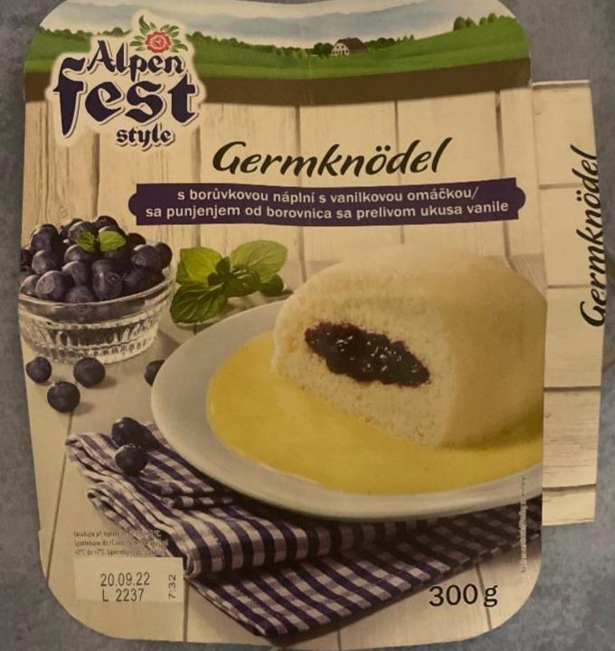Fotografie - Germknödel s borůvkovou náplní s vanilkovou omáčkou Alpen fest style