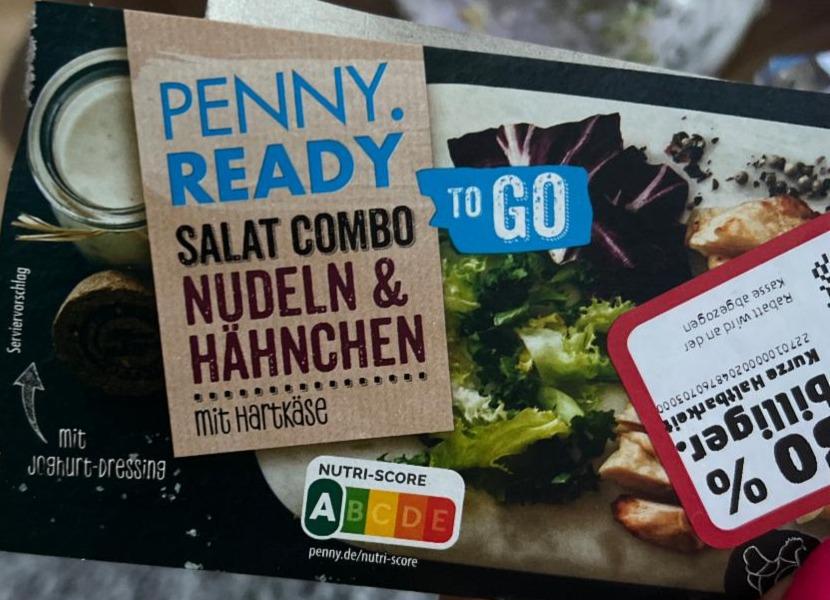 Fotografie - Salat combo nudeln & hähnchen mit hartkäse Penny ready