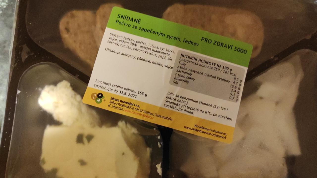 Fotografie - pečivo se zapečeným sýrem, ředkev Zdravé stravování