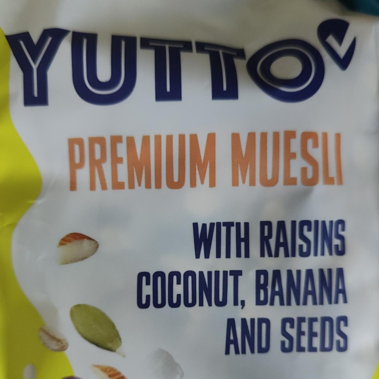 Fotografie - Premium Muesli with raisins, coconut, banana and seeds Yutto