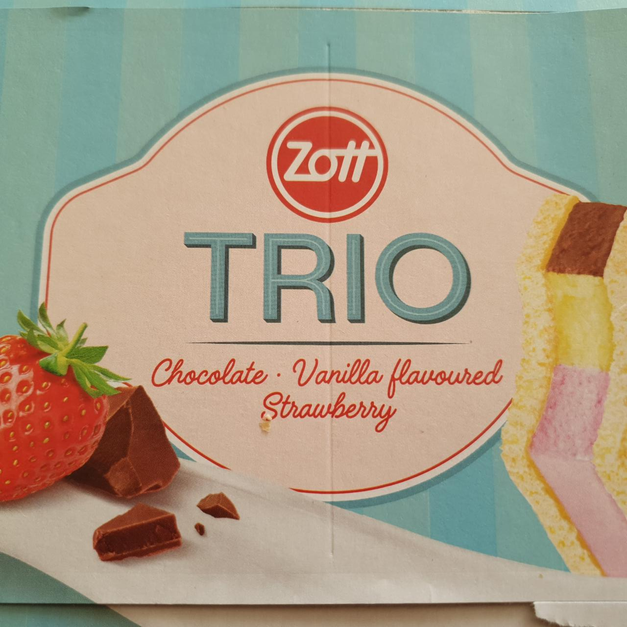 Fotografie - Trio Strawberry Chocolate Vanilla flavoured Zott