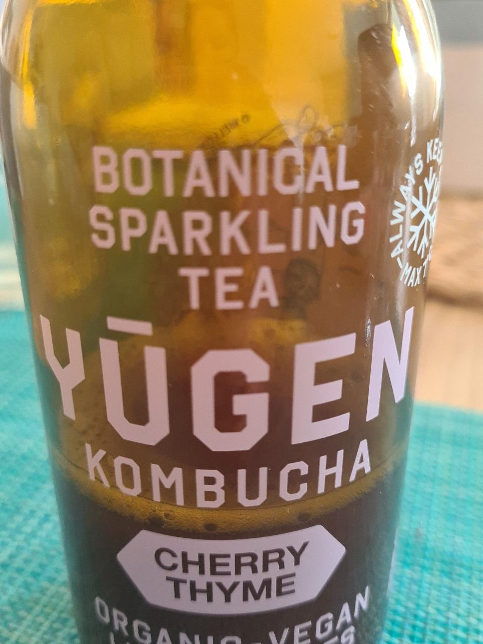 Fotografie - YUGEN Kombucha cherry thyme organic vegan 