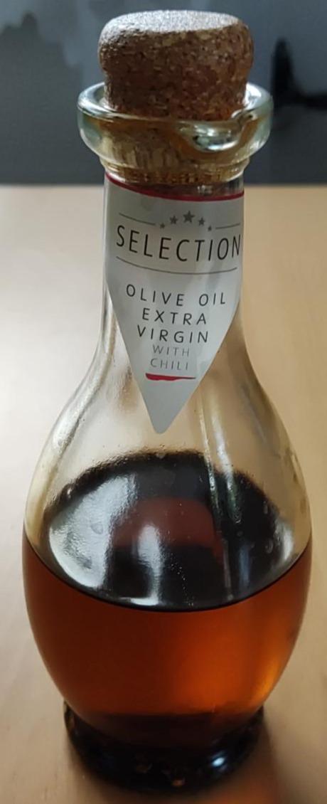 Fotografie - Olive oil extra virgin with chili Selection