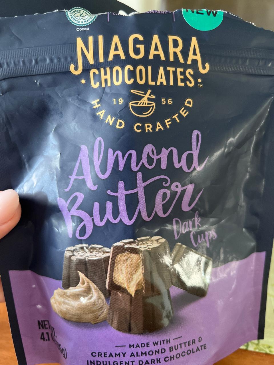 Fotografie - Almond butter Dark Cups Niagara chocolates
