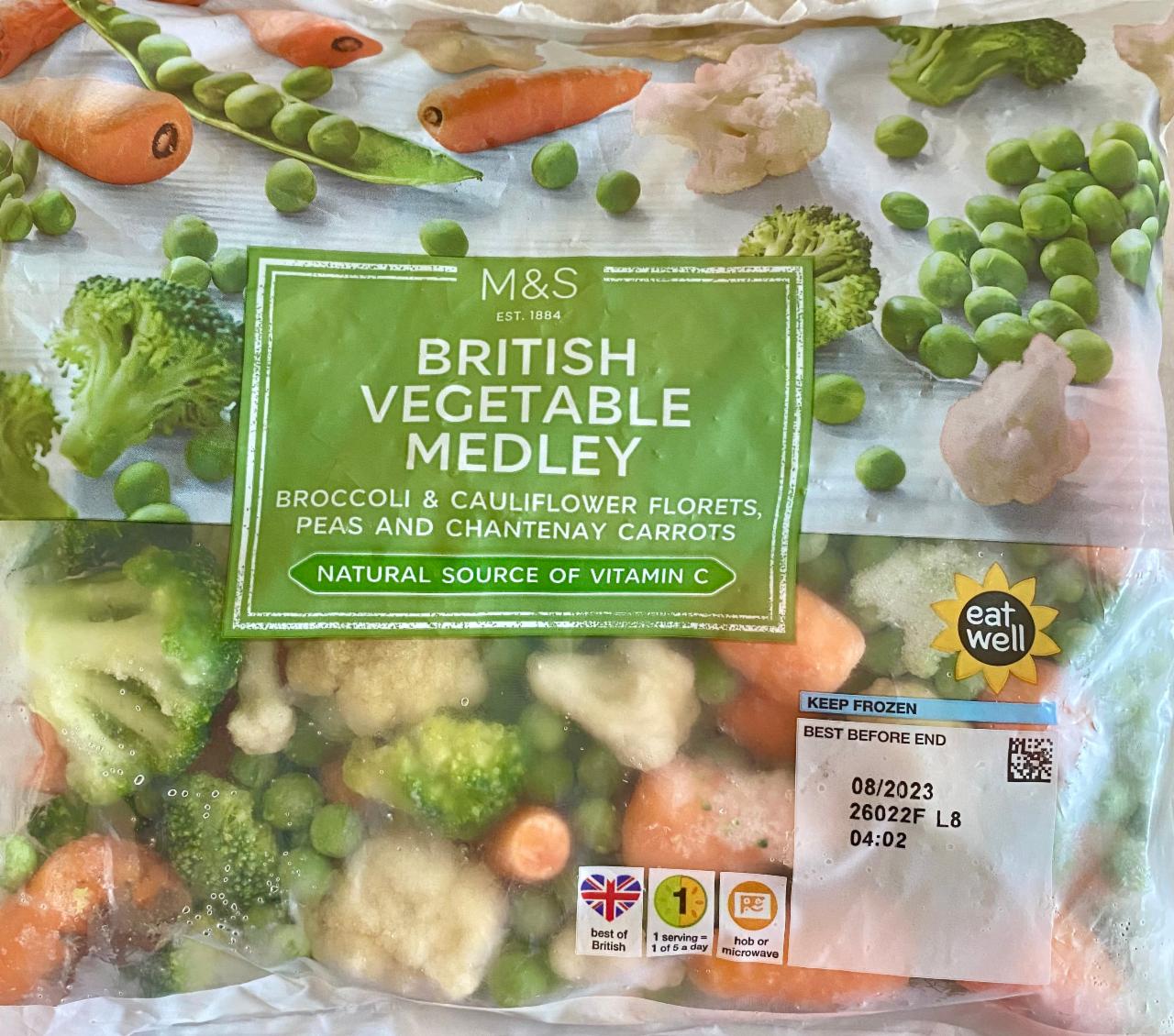 Fotografie - British Vegetable Medley Broccoli, Garden Peas, Chantenay Carrots