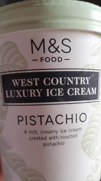 Fotografie - Mražený pistáciový krém z mléka a smetany z West Country M&S Food