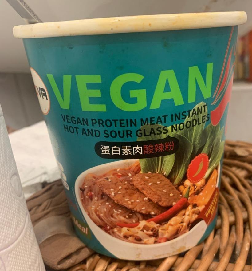 Fotografie - Vegan protein meat instant hot and suor class noodles Mova