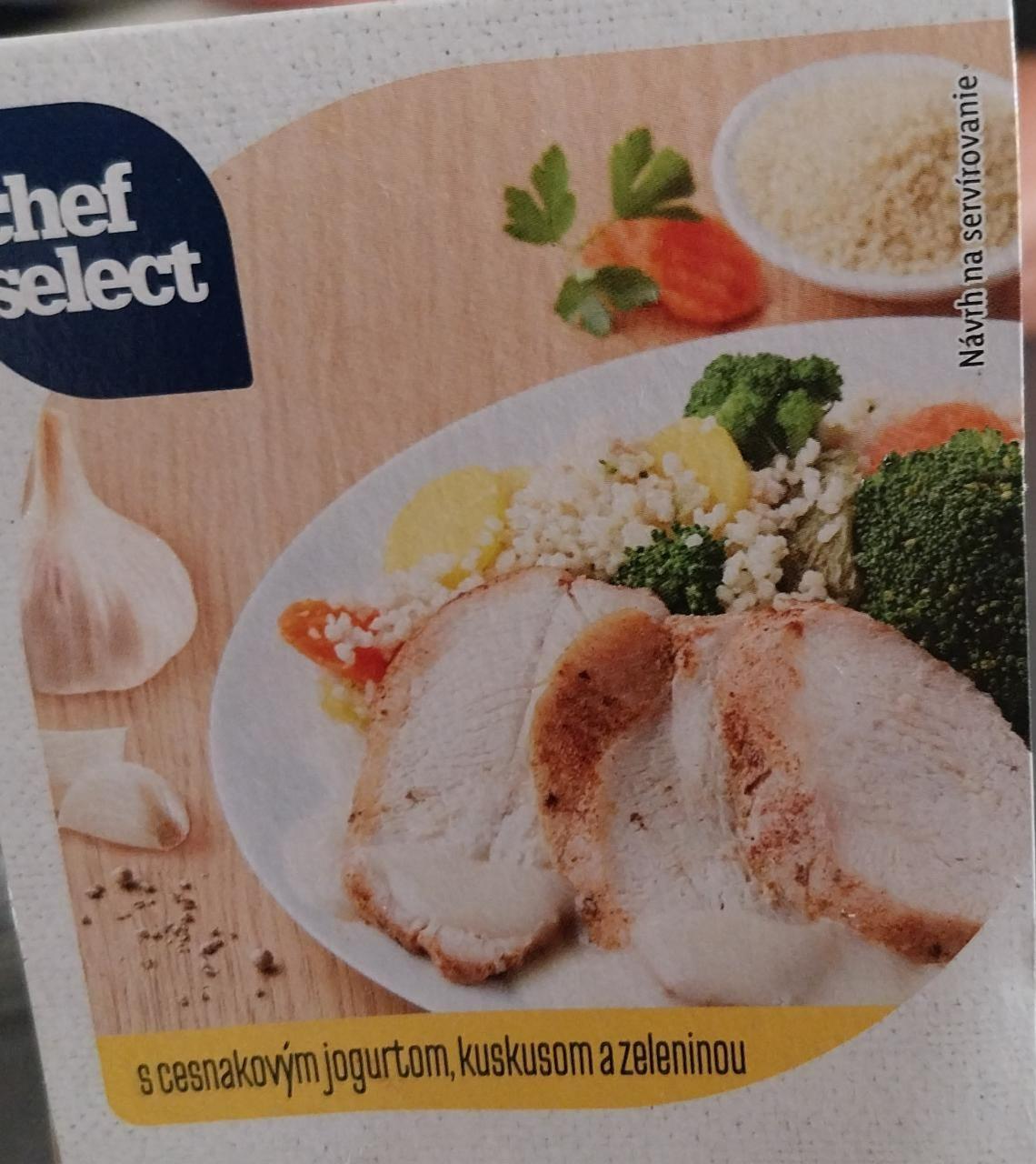 Fotografie - Pečená kuřecí prsa s česnekovým jogurtem, kuskusem a zeleninou Chef Select