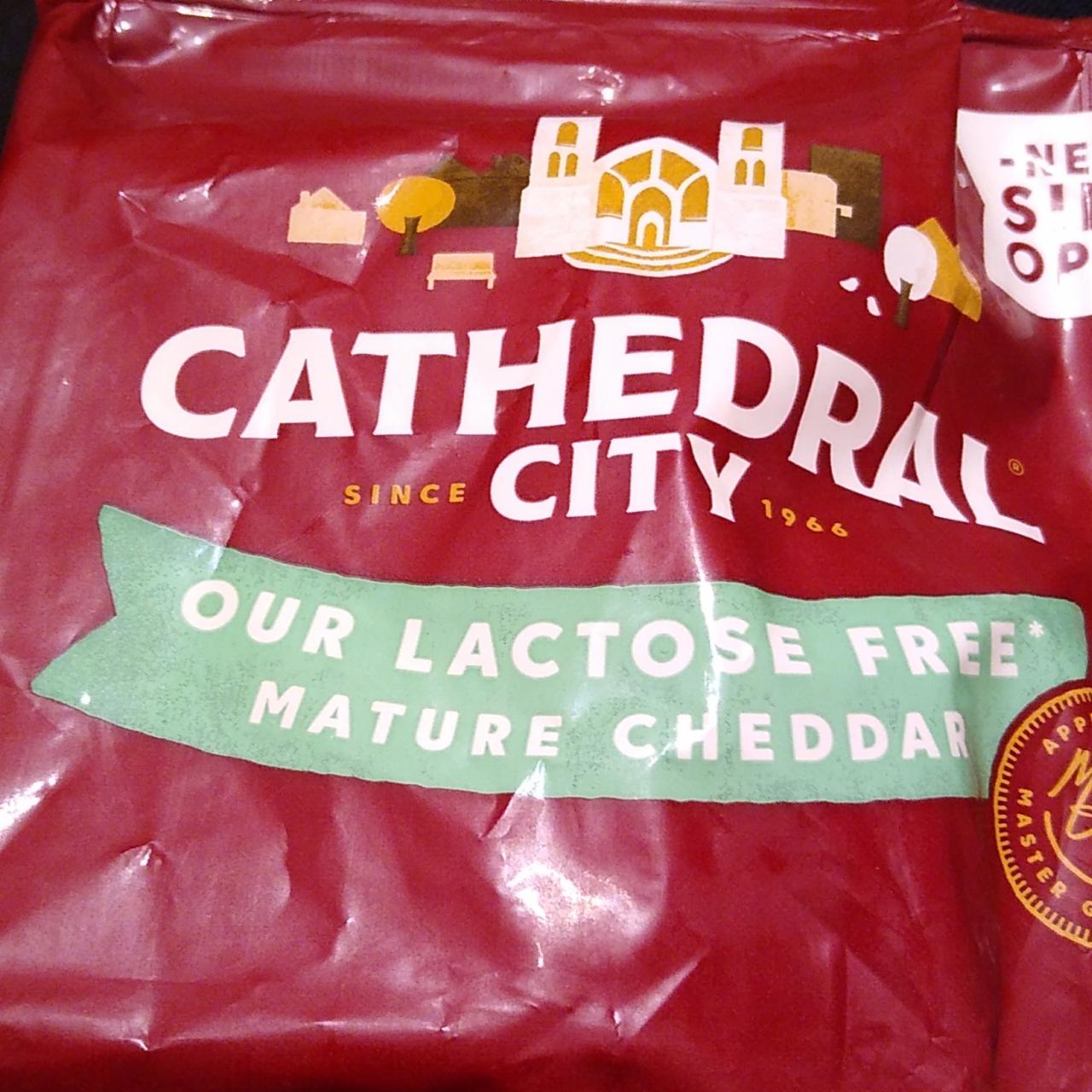 Fotografie - Lactose free mature cheddar Cathedral city
