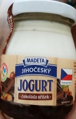 Fotografie - Jihočeský jogurt tradiční čokoláda oříšek 2,5% Madeta