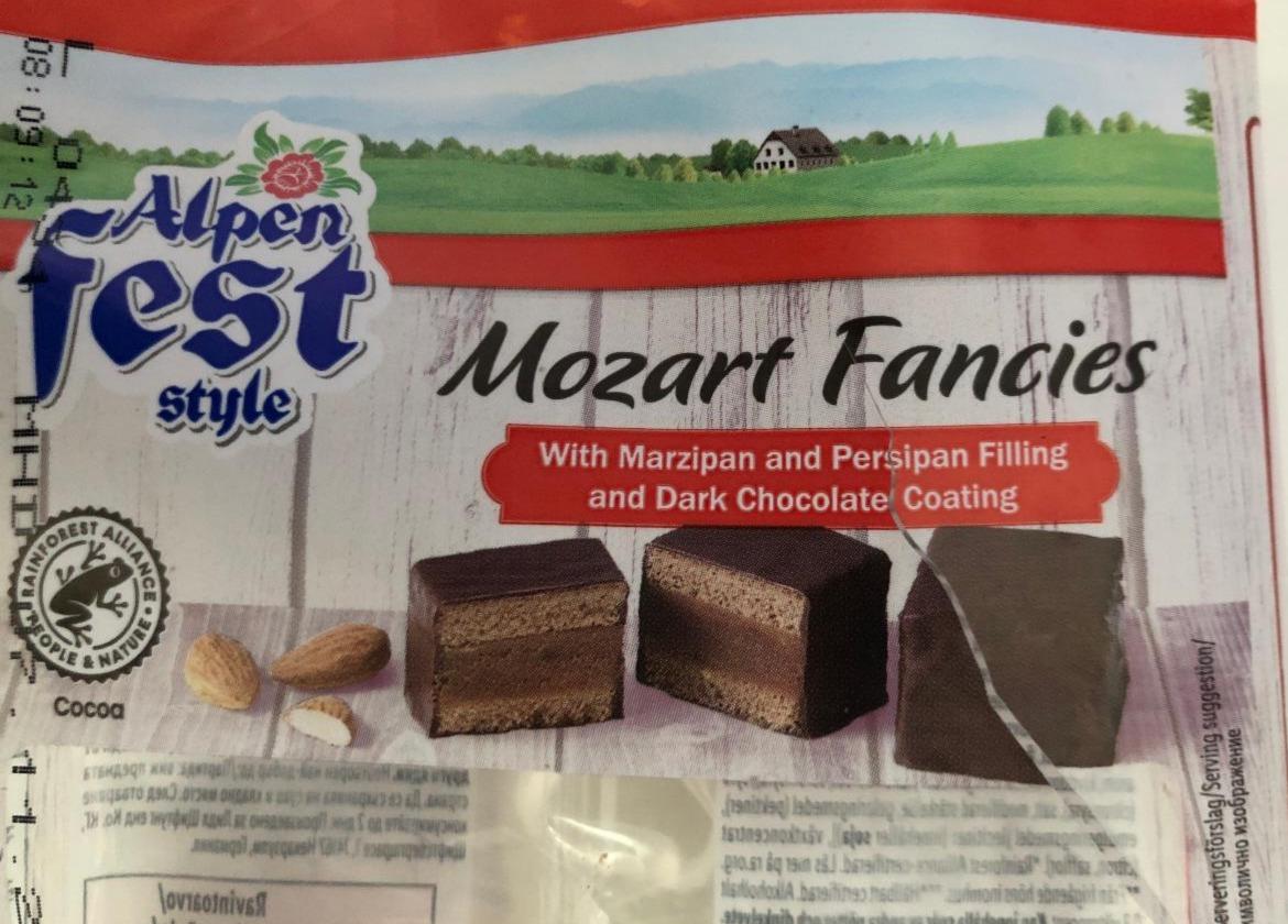 Fotografie - Mozart Fancies with marzipan and persipan filling and dark chocolate coating Alpen fest style